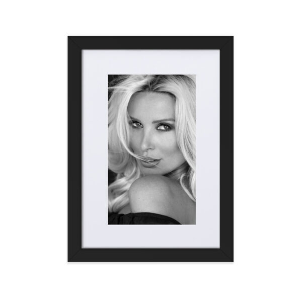 look at me - Image 2