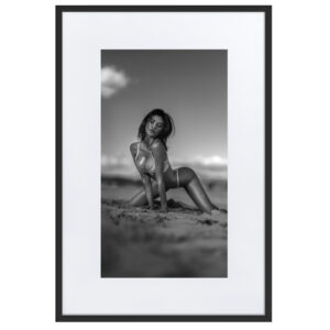 Black & White Fine Art Prints 68 Son Moja – gerahmter Kunstdruck von Marcus Boéll, schwarzer Rahmen, 61 × 91 cm