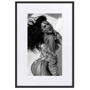 Black & White Fine Art Prints 60 Sa Nau – gerahmter Kunstdruck von Marcus Boéll, schwarzer Rahmen, 61 × 91 cm