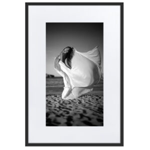 Black & White Fine Art Prints 58 Murada – gerahmter Kunstdruck von Marcus Boéll, schwarzer Rahmen, 61 × 91 cm