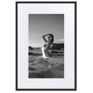 Black & White Fine Art Prints 36 Son Marcia – gerahmter Kunstdruck von Marcus Boéll, schwarzer Rahmen, 61 × 91 cm