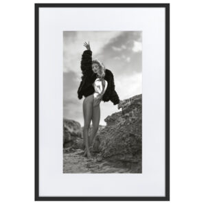 Black & White Fine Art Prints 32 Pina – gerahmter Kunstdruck von Marcus Boéll, schwarzer Rahmen, 61 × 91 cm