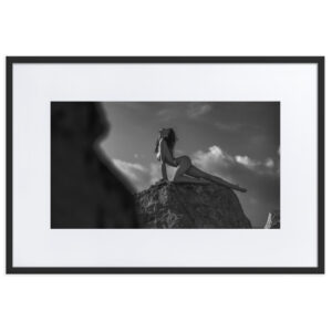 Black & White Fine Art Prints 17 Biniali – gerahmter Kunstdruck von Marcus Boéll, schwarzer Rahmen, 61 × 91 cm